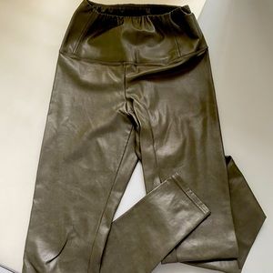 Aritzia Daria pant green